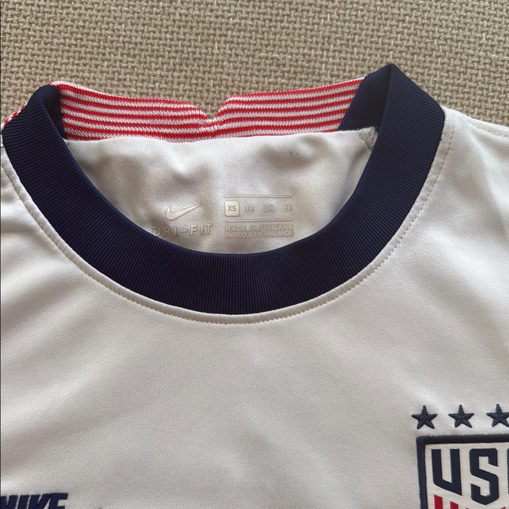 Nike USA Women's Alex Morgan #13 USWNT 2019 Home Soccer Jersey - Picture 3 of 3